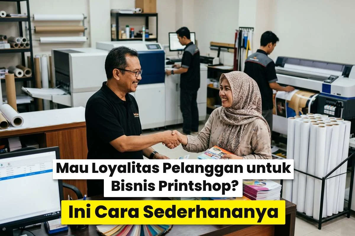 Pemilik printshop berjabat tangan dengan pelanggan di area produksi sebagai simbol loyalitas pelanggan printshop