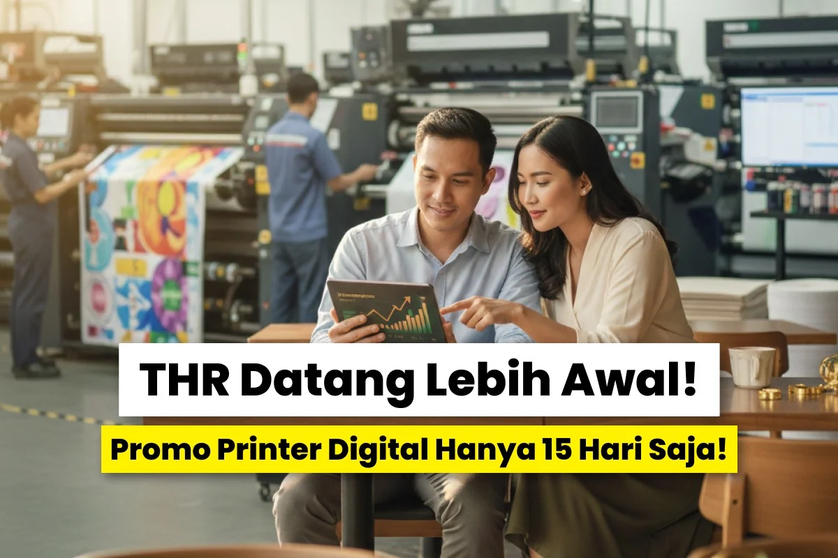 Pebisnis printing melihat data performa mesin di workshop sebagai ilustrasi promo THR printer digital hanya 15 hari.