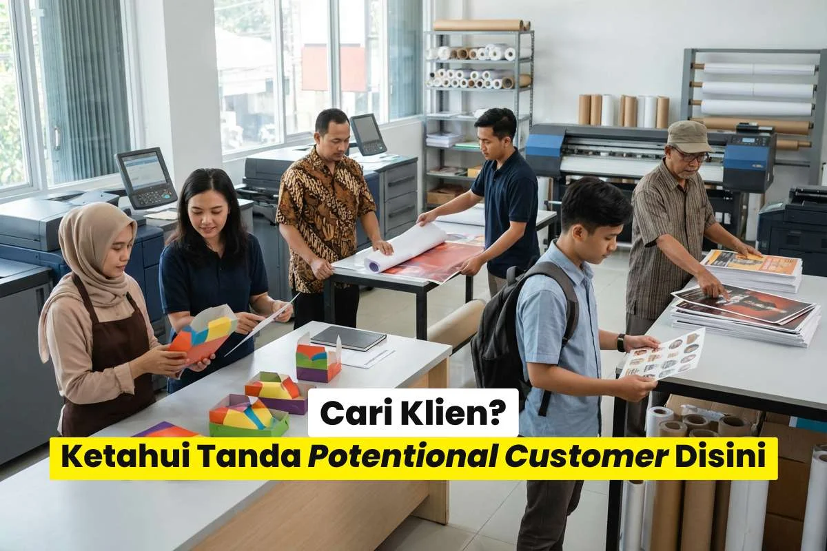 Tim bekerja di printshop modern mencetak berbagai produk untuk klien potensial usaha digital printing