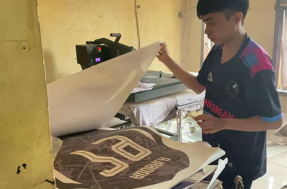 kertas transfer sublim terlipat saat heat press.jpeg