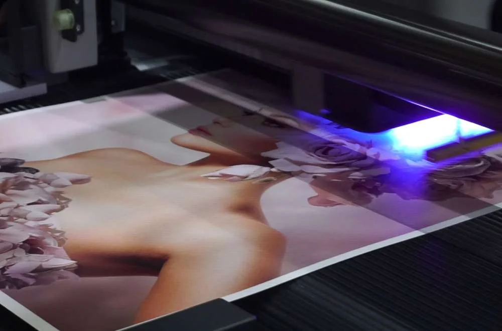 proses curing tinta uv pada cetak akrilik media rigid.jpeg