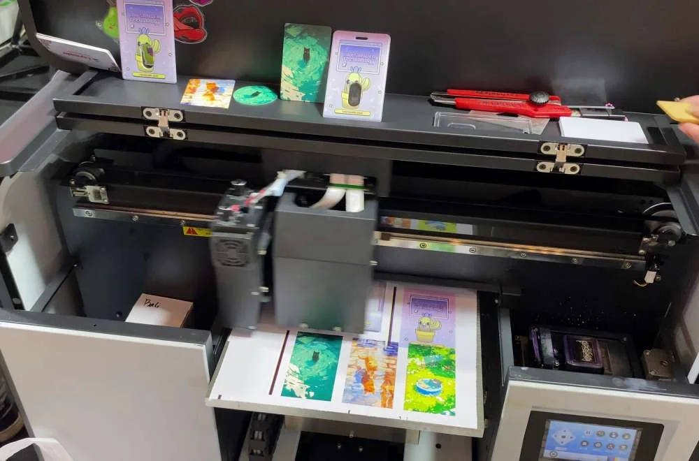 diversifikasi layanan cetak printer uv flatbed.jpeg
