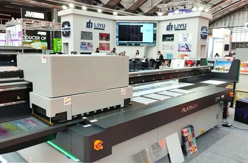 mesin flatbed uv cetak akrilik dan media rigid industri.jpeg