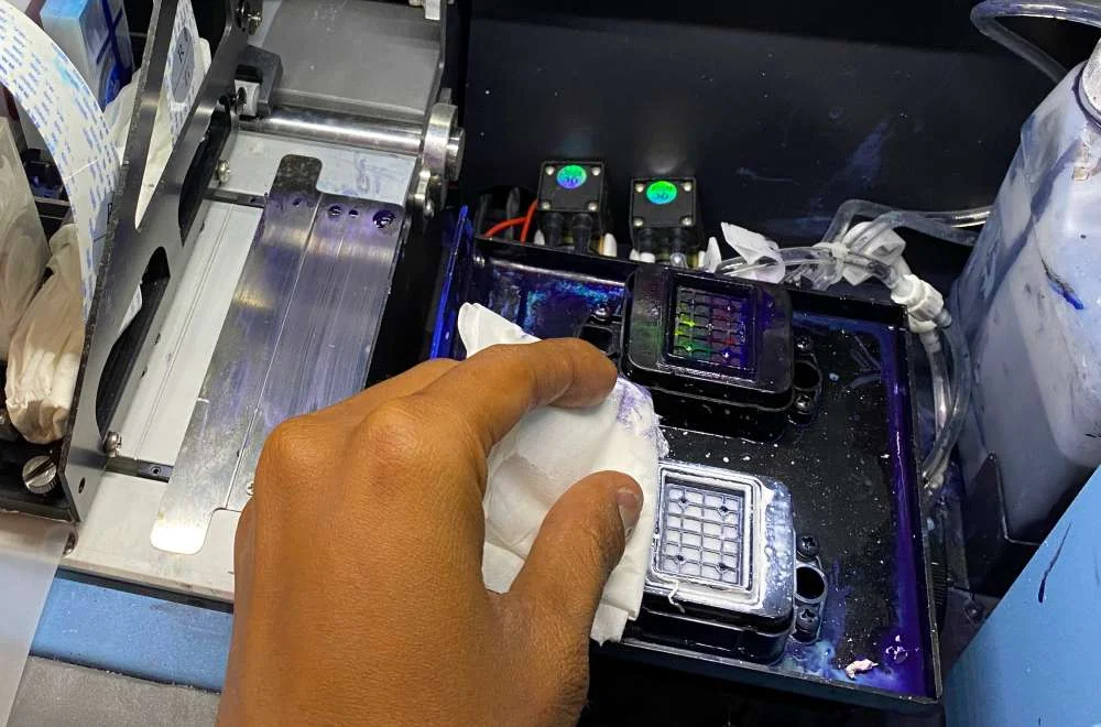 bersihkan wiper blade dan capping station printhead dtf.jpeg