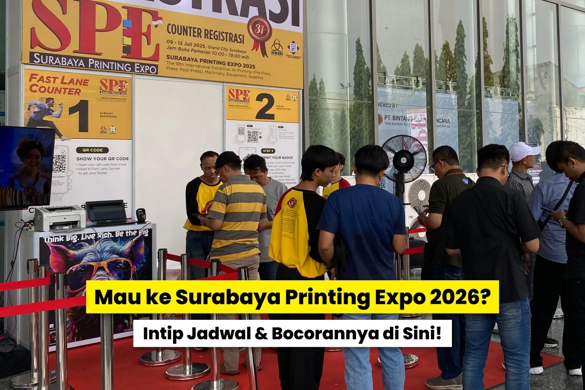 Pengunjung melakukan registrasi di area masuk Surabaya Printing Expo, pameran percetakan yang menghadirkan teknologi dan inovasi terbaru industri printing.