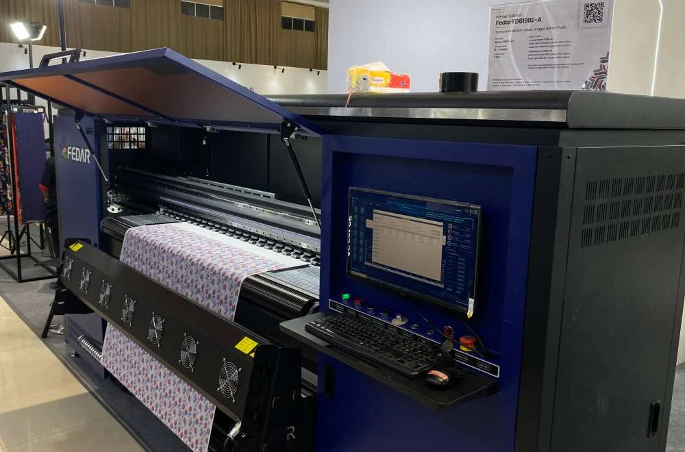 Printer Sublim Fedar FD6198E-A untuk produksi tekstil berkecepatan tinggi di IAPE Bandung 2026.