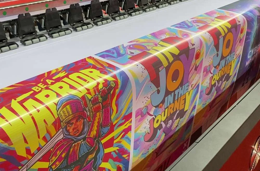 konsistensi warna cetak outdoor banner massal.jpeg