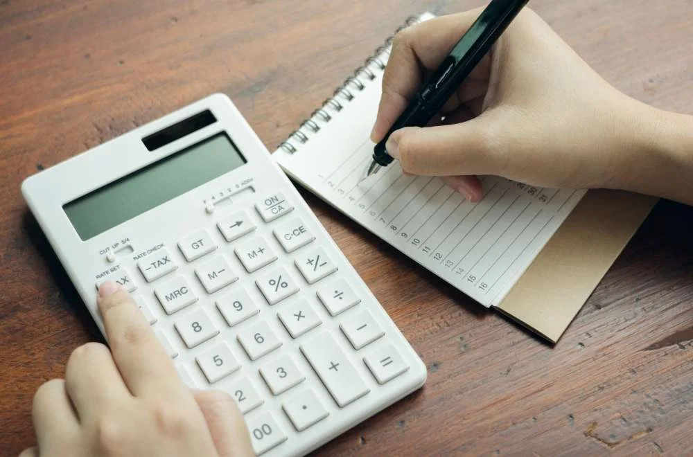 menghitung hpp jasa cetak digital dengan kalkulator.jpeg