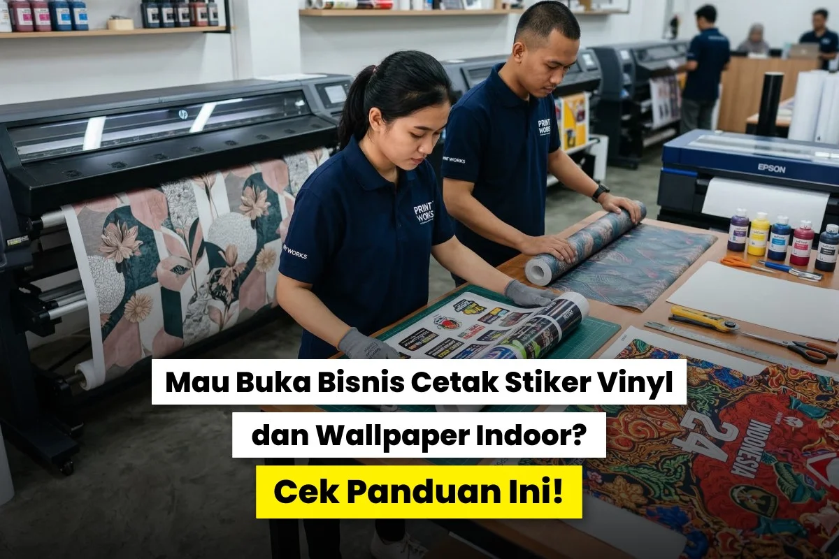 Proses cetak stiker vinyl dan wallpaper indoor di print shop menggunakan mesin digital printing resolusi tinggi