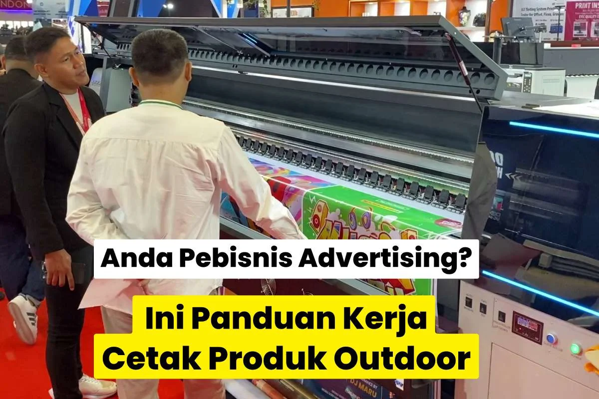Mesin printer large format mencetak banner warna untuk kebutuhan cetak outdoor spanduk baliho billboard di workshop percetakan