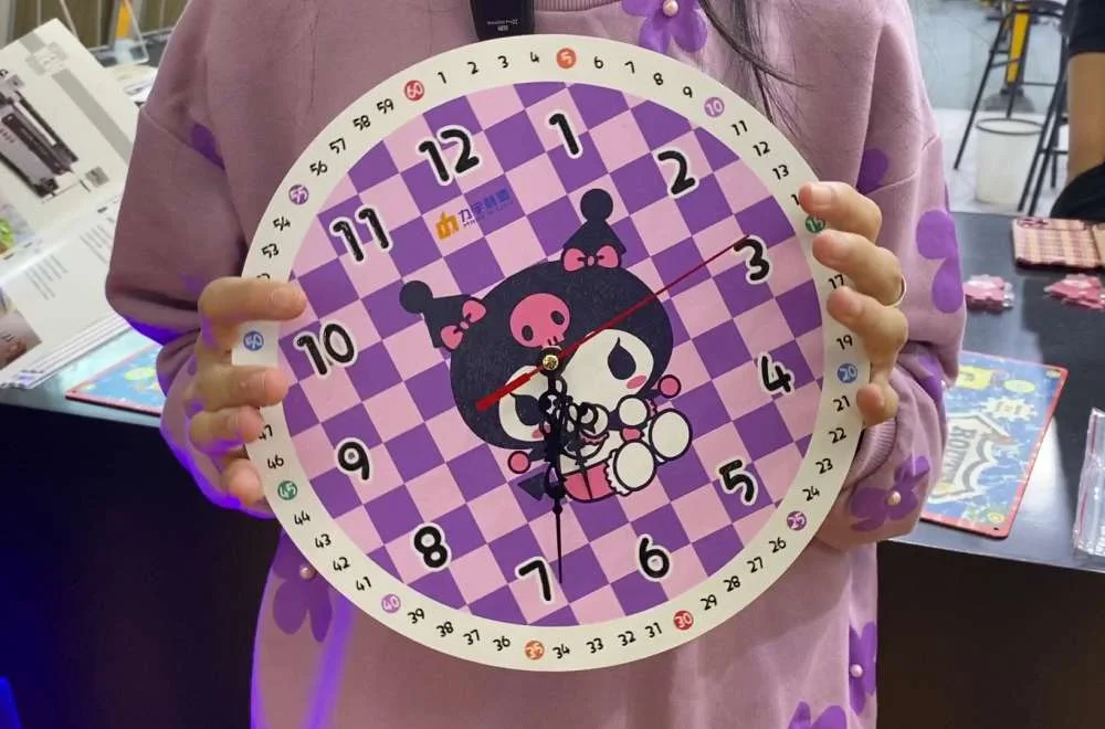 hasil cetak uv akrilik dan media rigid produk custom jam.jpeg